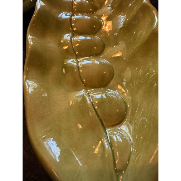 🌱🥕 Vintage Ceramic Veggie Plates – Radish (Treasure Craft) & Pea Pod Dish - Picture 6 of 16